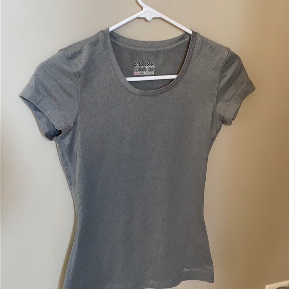 Under Armour Tops - New Under Armour tee